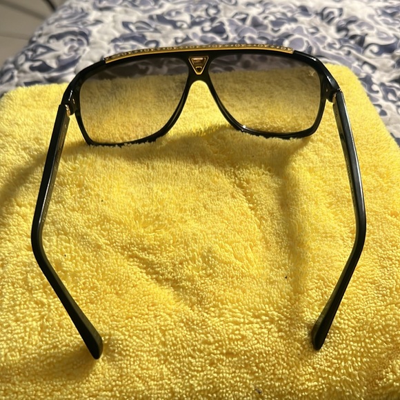 Louis Vuitton sun glasses - Picture 4 of 4